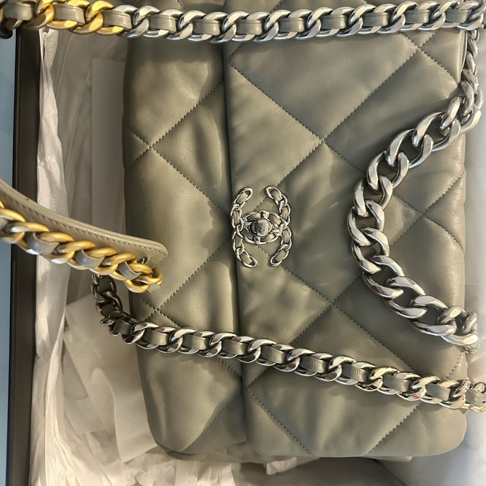 CHANEL Gray Quilted Shoulder Bag with Chain